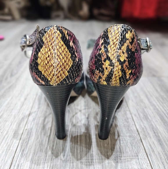 🛍 Madden girl strappy glam heels Setra multicolor faux snake skin size 9 🐕 - Picture 5 of 6